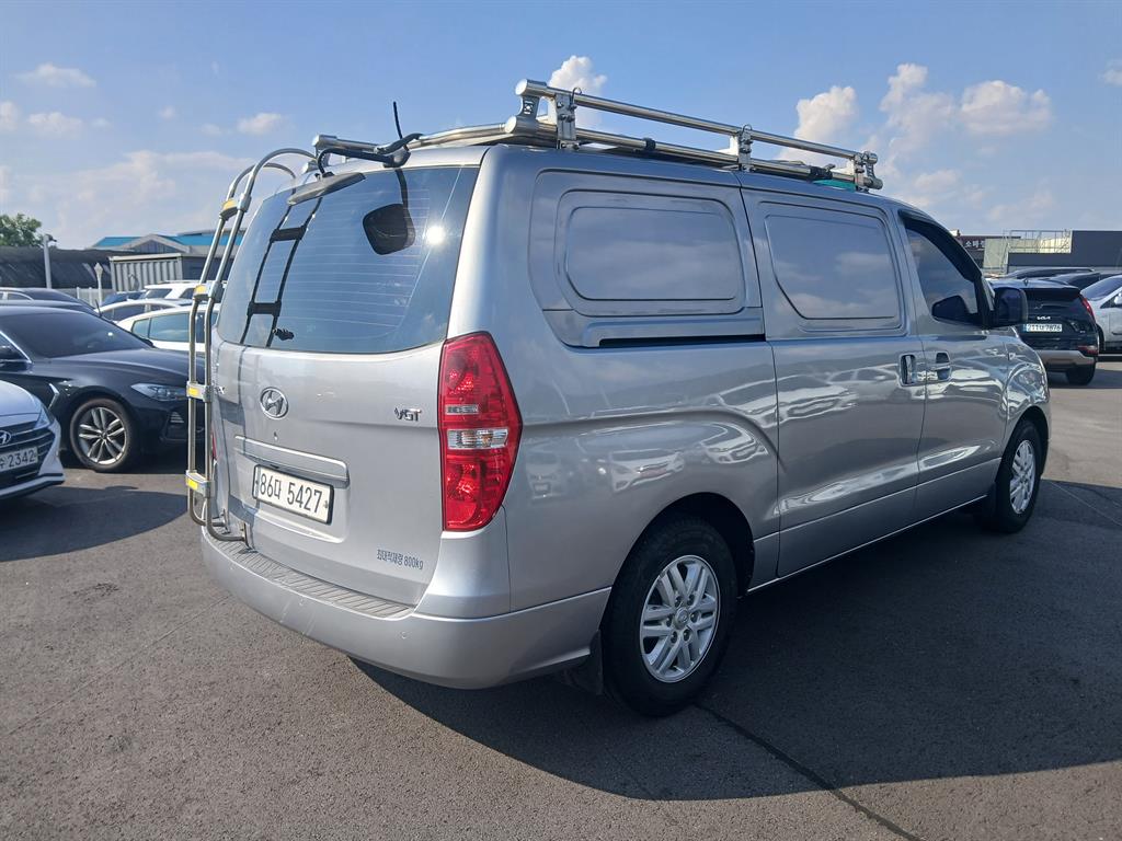 HYUNDAI Starex - Vista 6