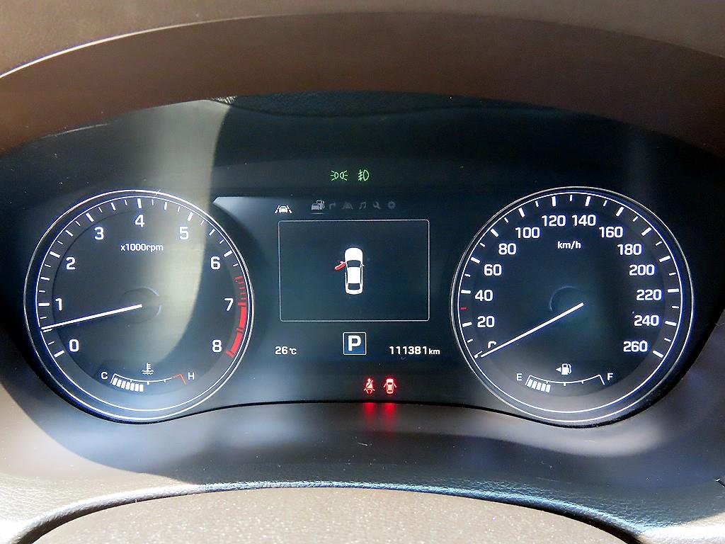 HYUNDAI Genesis - Vista 9