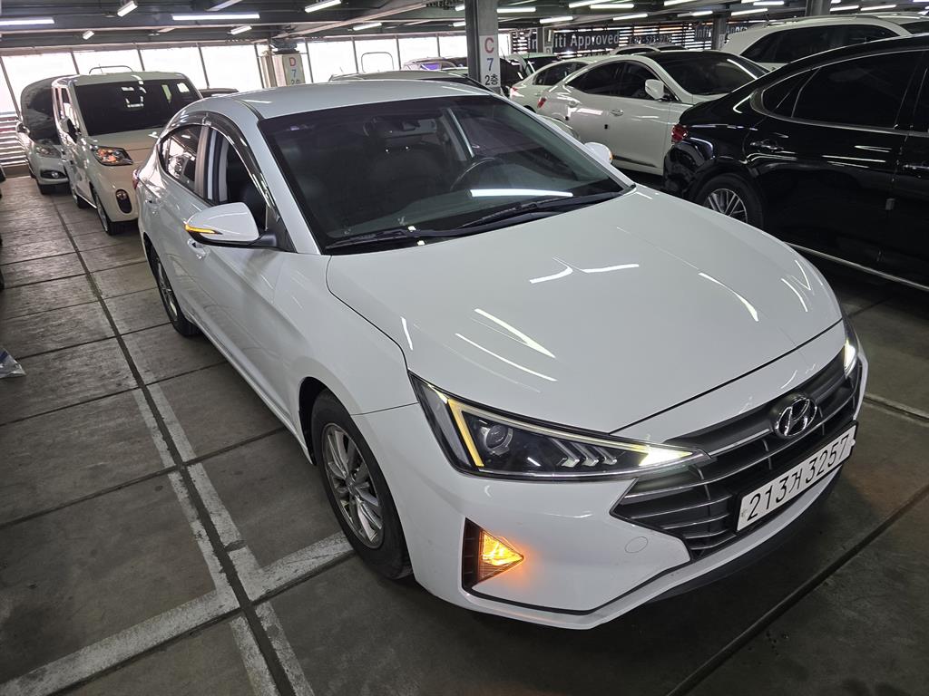 HYUNDAI Avante - Vista 3