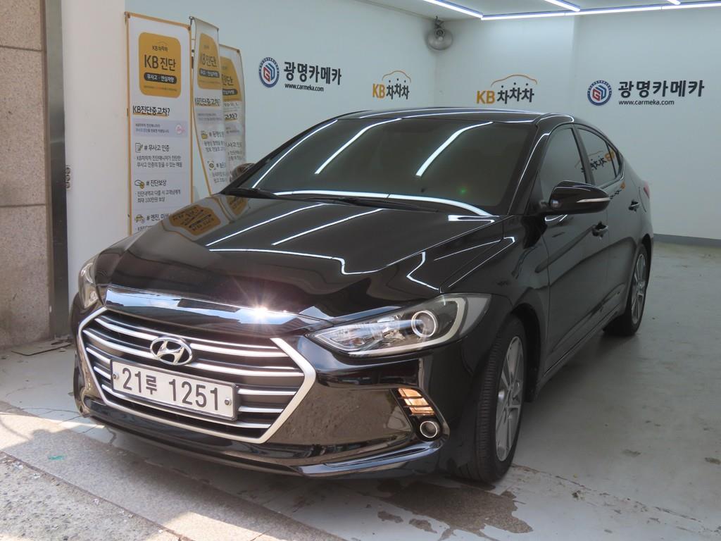 HYUNDAI Avante - Vista 2