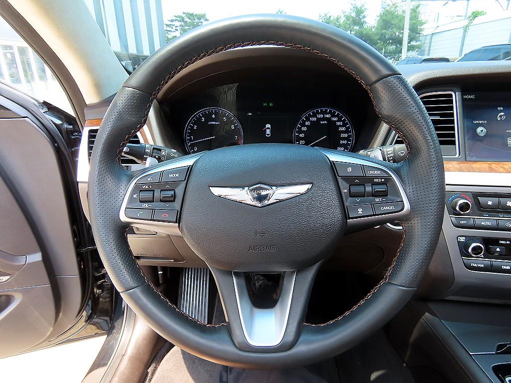 HYUNDAI Genesis - Vista 8