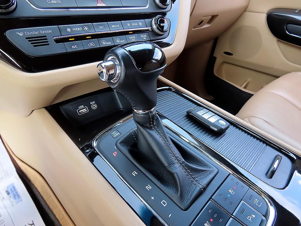 KIA Carnival - Vista 11