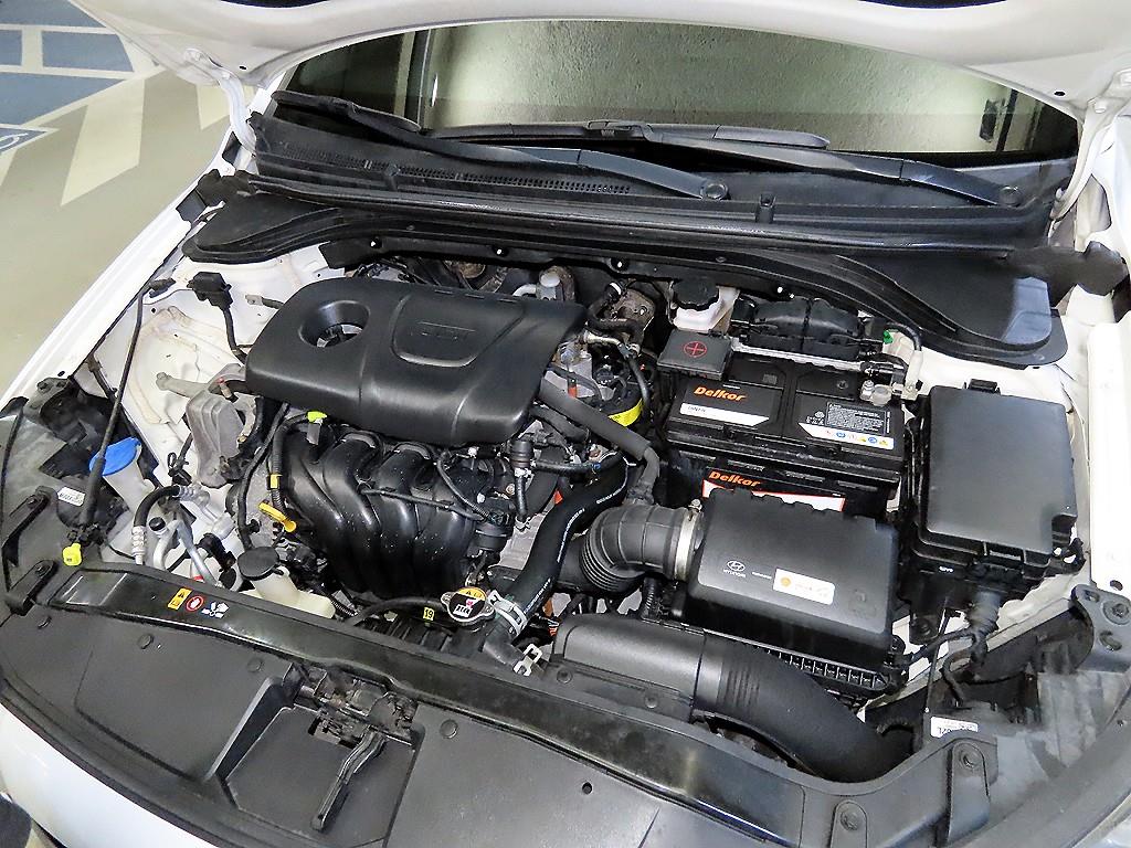 HYUNDAI Avante 2018 Blanco - Importación desde Corea - HF Imports Iquique - Foto 17