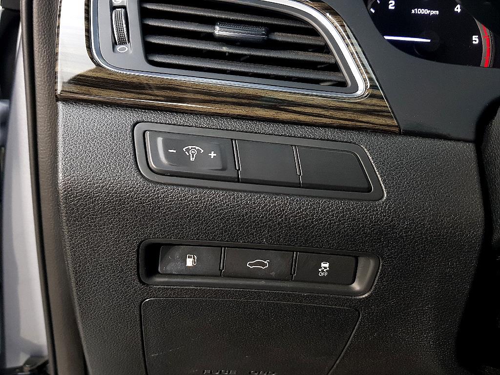 HYUNDAI Sonata - Vista 11
