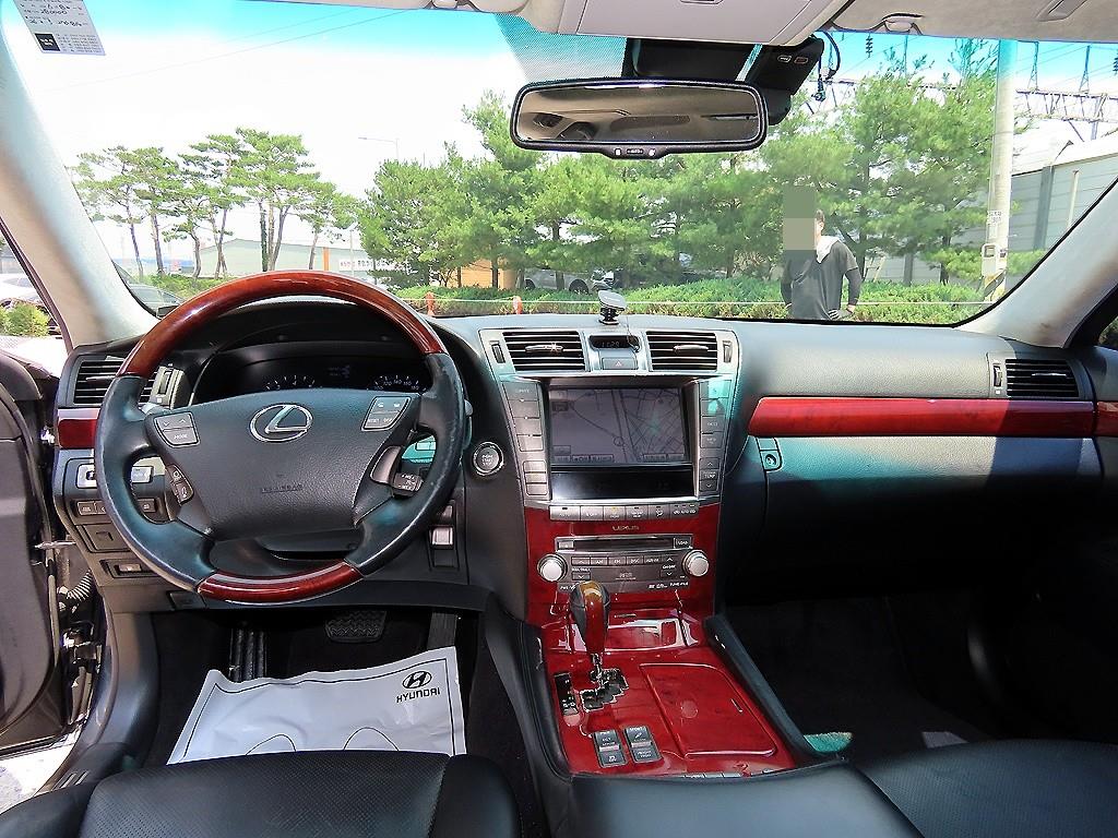 Lexus LS - Vista 7