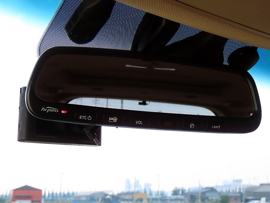 KIA Carnival - Vista 12