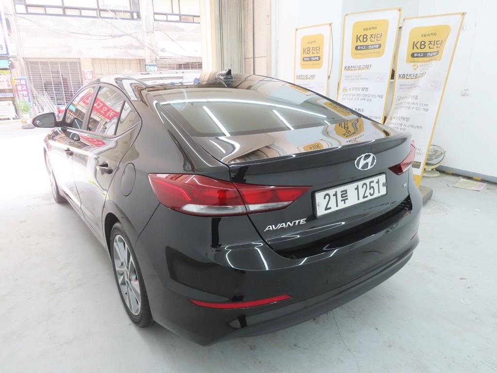 HYUNDAI Avante - Vista 4