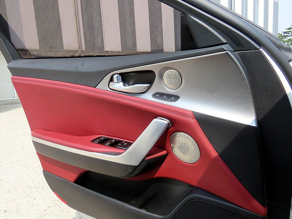 KIA Stinger - Vista 12