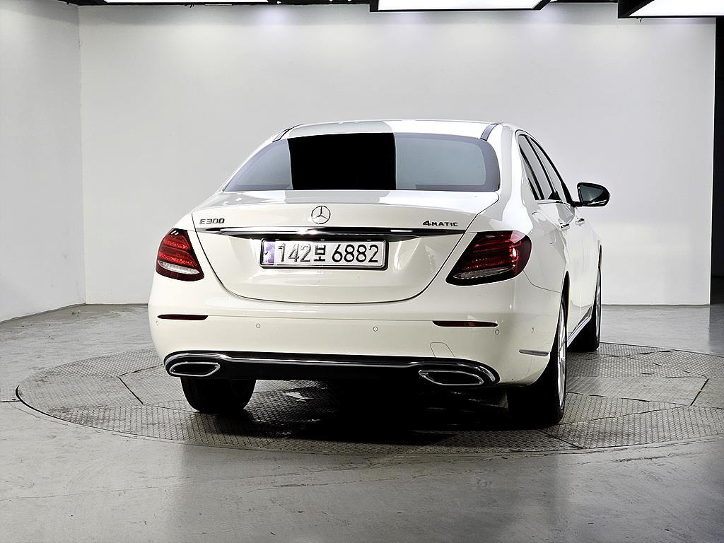 Mercedes Benz E class - Vista 3
