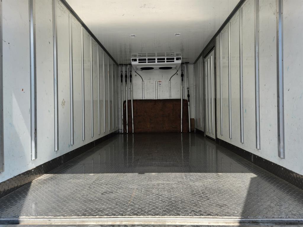 medium and large cargo truck - Vista 7