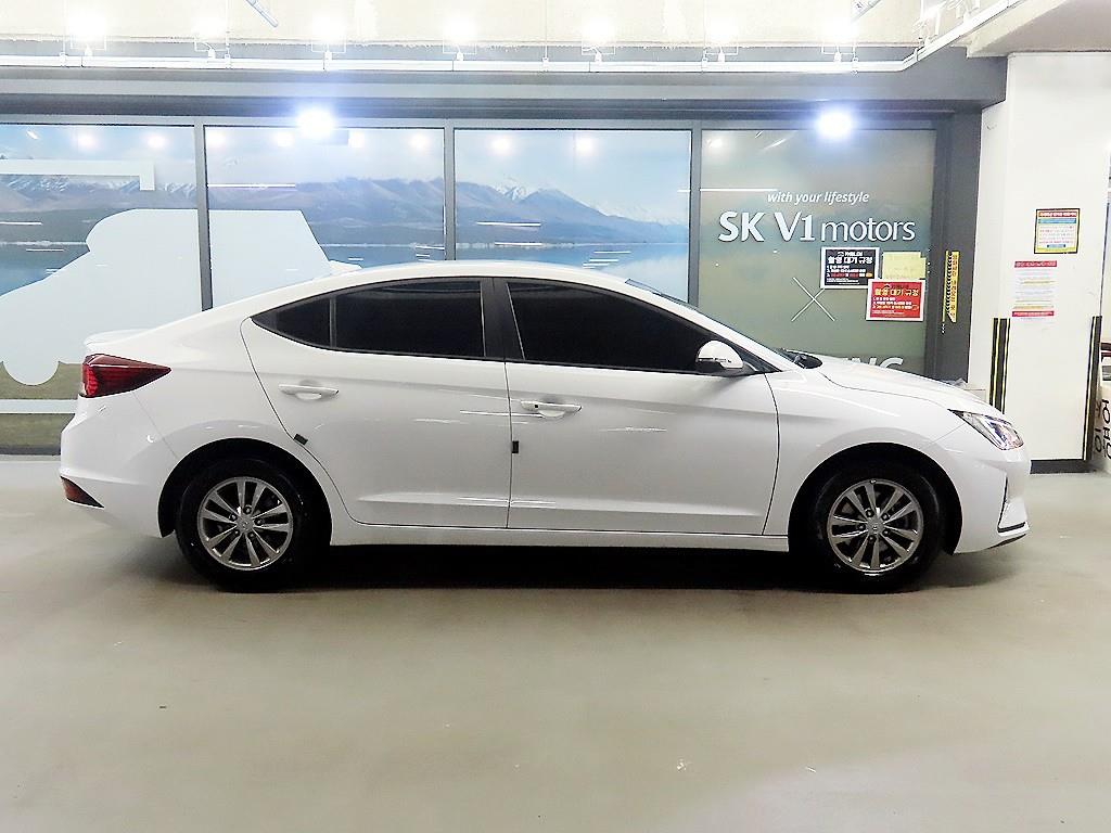 HYUNDAI Avante - Vista 3