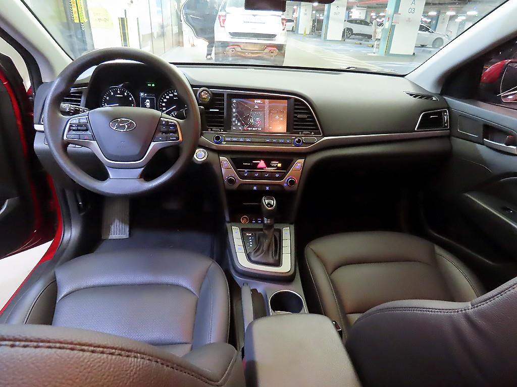 HYUNDAI Avante - Vista 10
