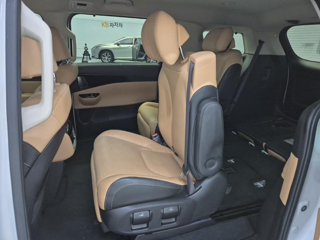 KIA Carnival - Vista 12