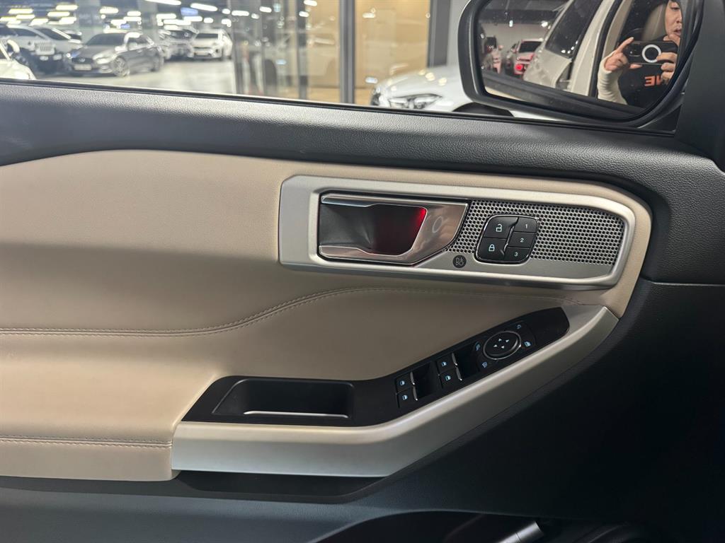 Ford Explorer - Vista 10