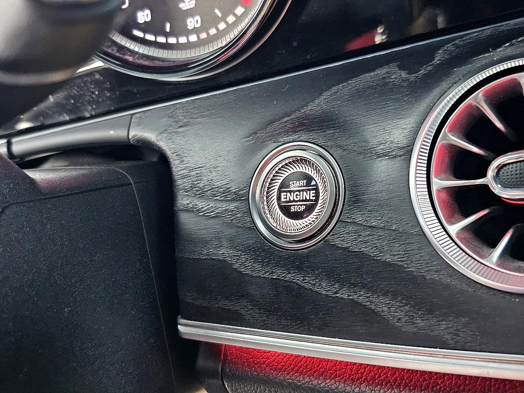 Mercedes Benz E class - Vista 12