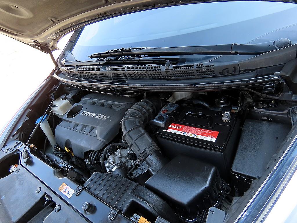 KIA Carens 2015 Negro - Importación desde Corea - HF Imports Iquique - Foto 19
