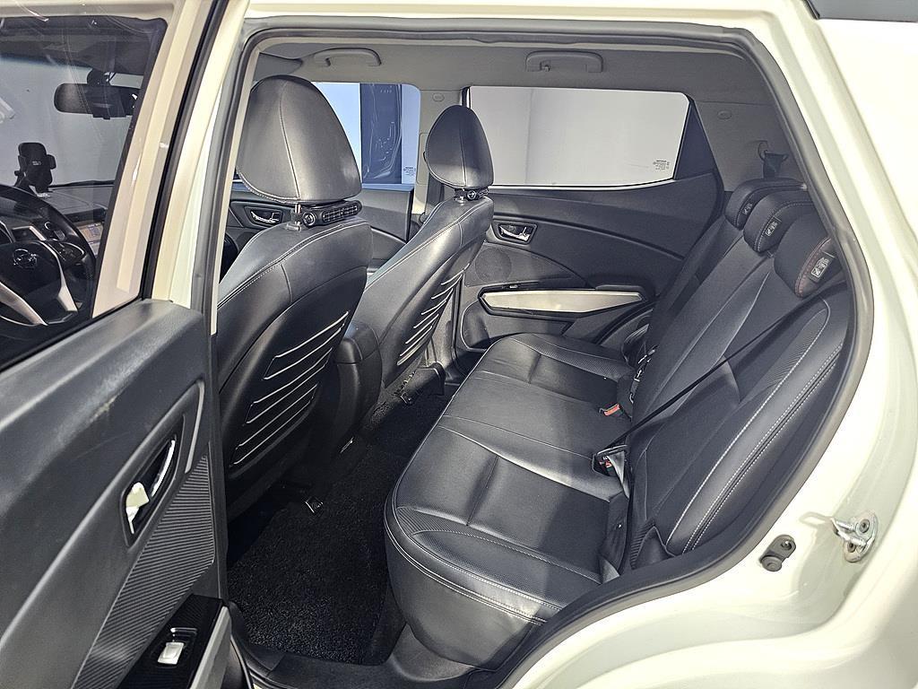 Ssangyong Tivoli - Vista 9