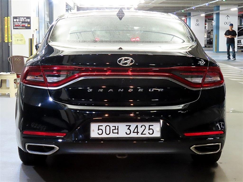 HYUNDAI Grandeur - Vista 5