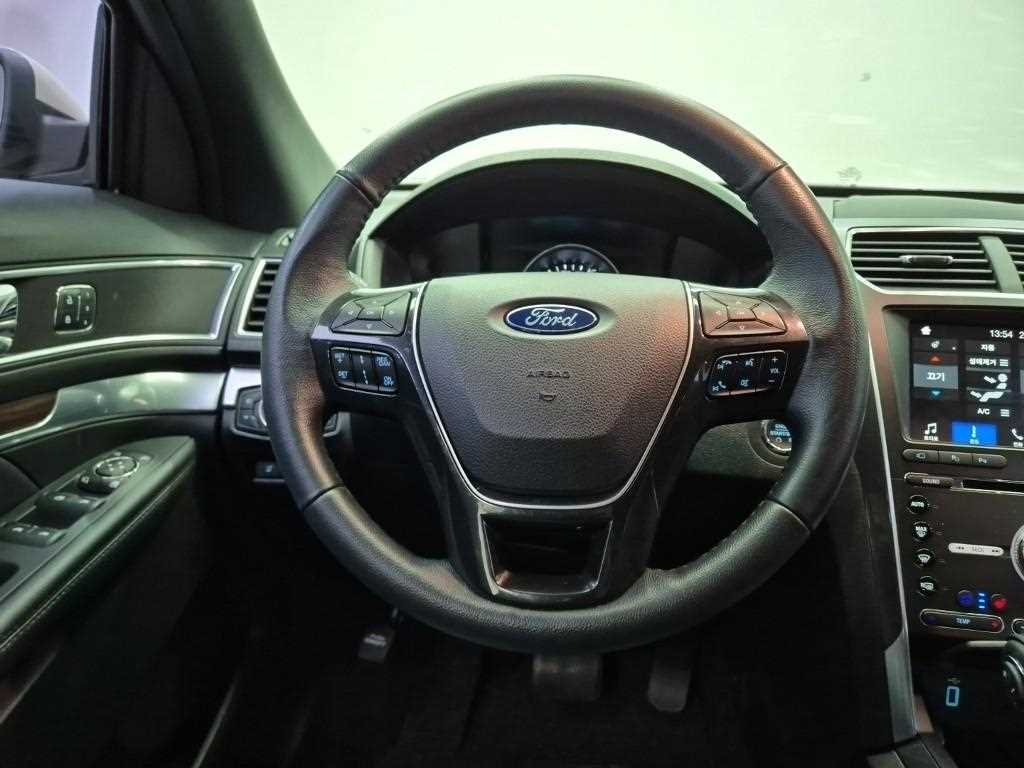 Ford Explorer - Vista 9