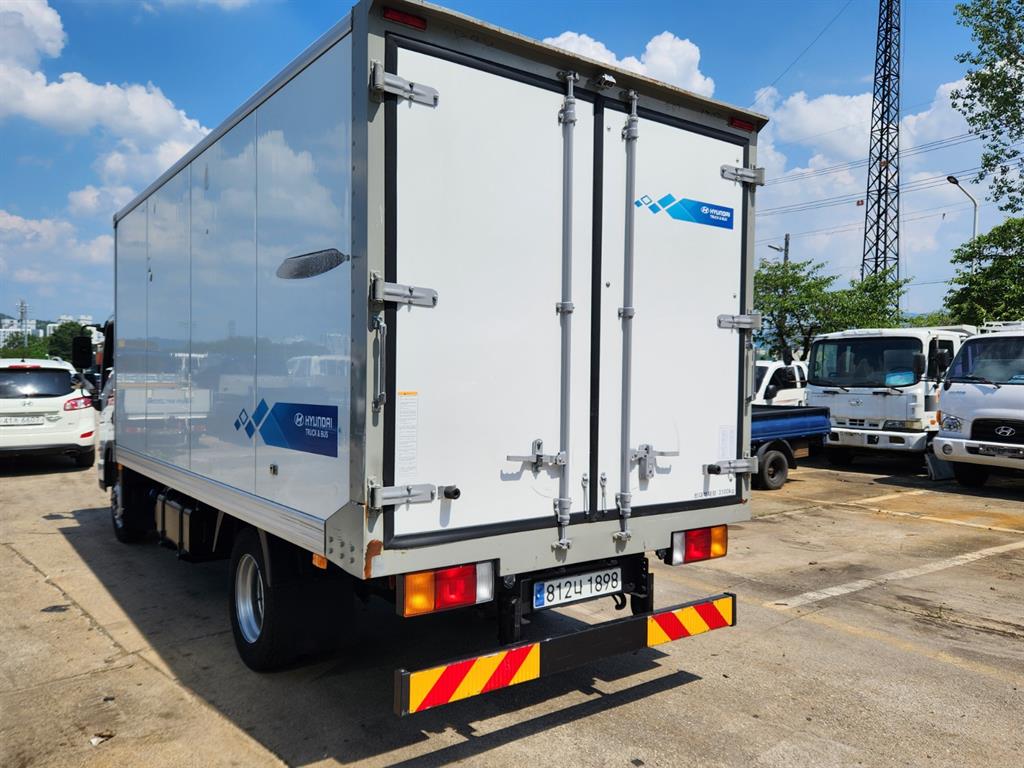 medium and large cargo truck - Vista 4