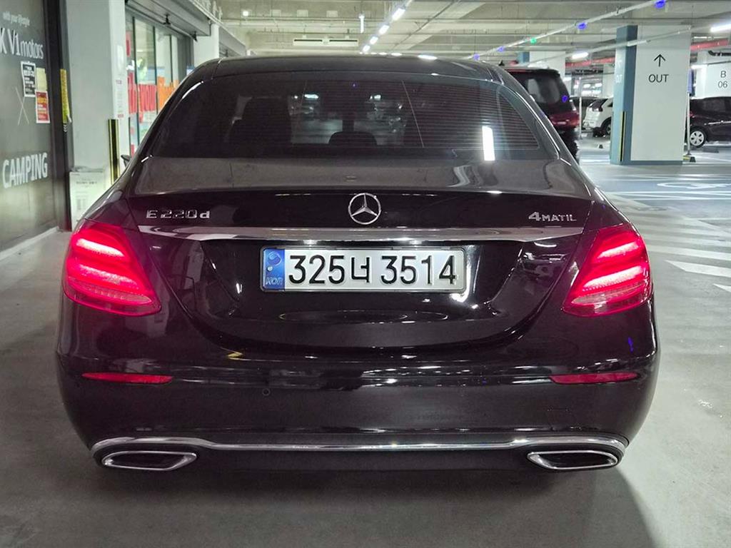 Mercedes Benz E class - Vista 5