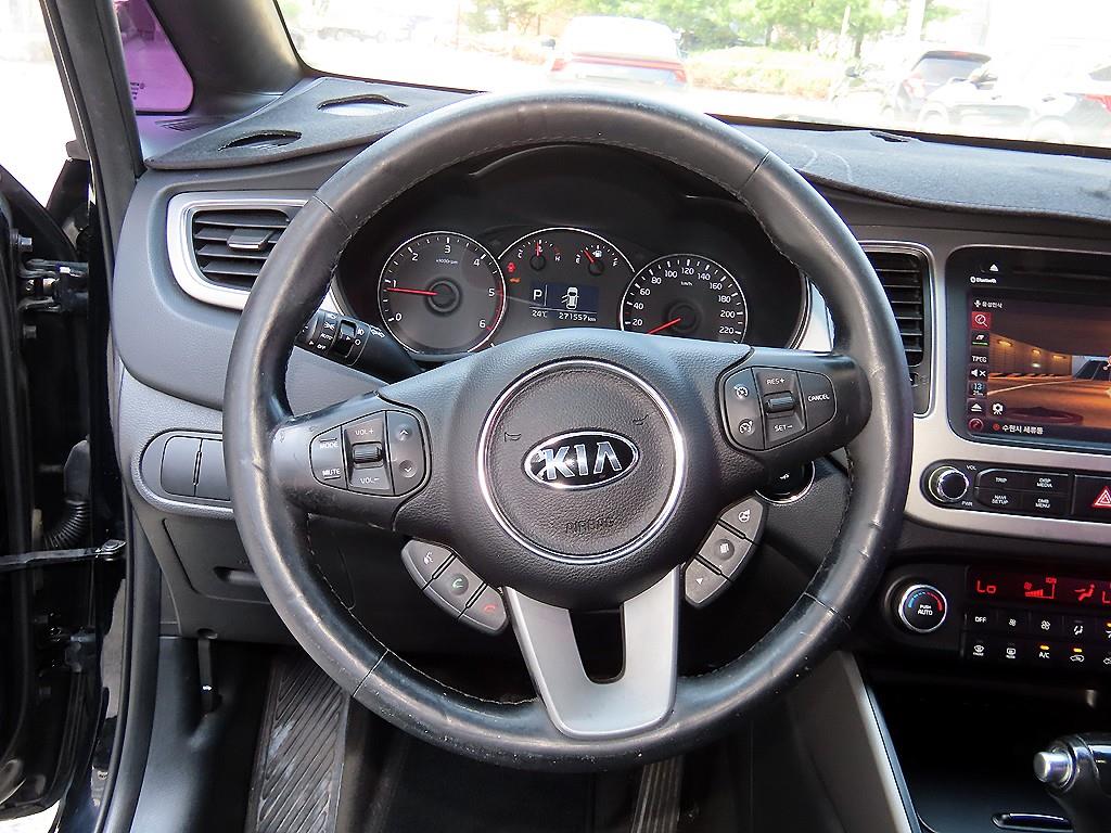 KIA Carens - Vista 8