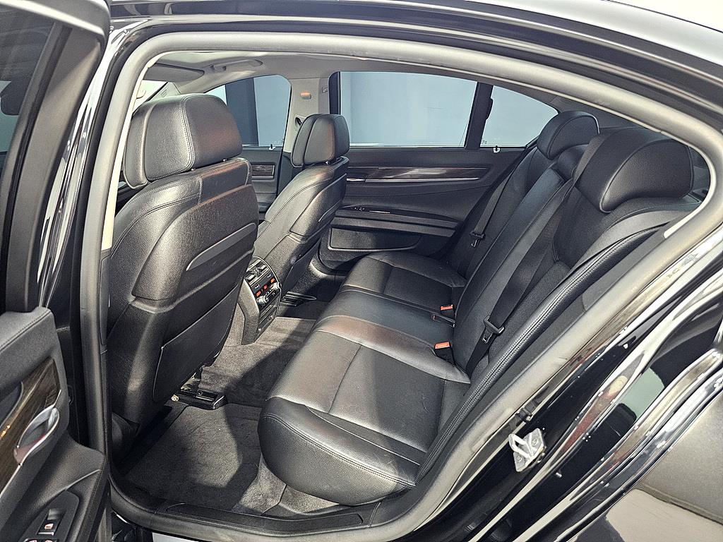 BMW 7 Series - Vista 9