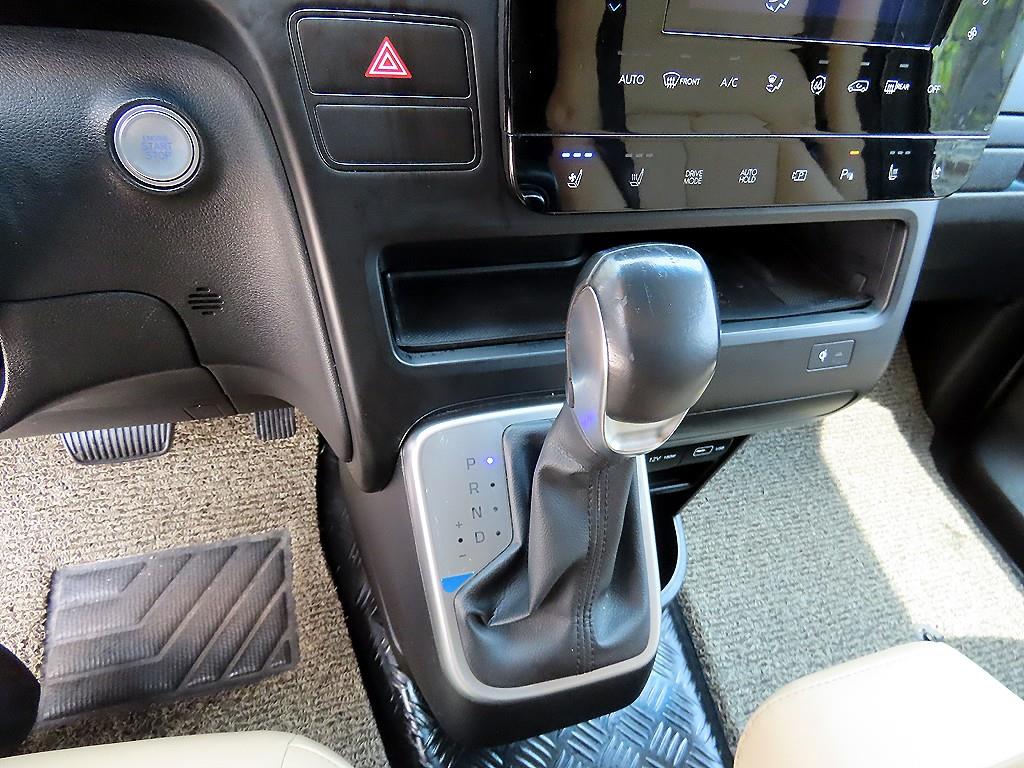 HYUNDAI Staria - Vista 10