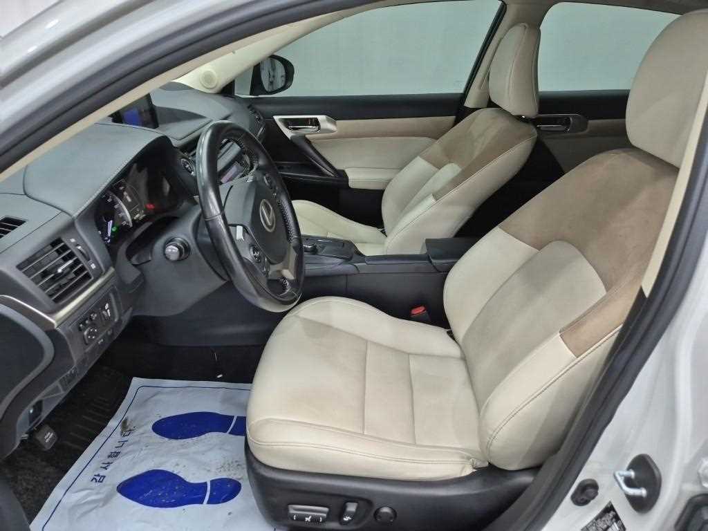 Lexus CT - Vista 11