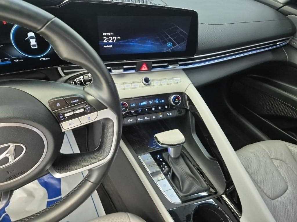 HYUNDAI Avante - Vista 10
