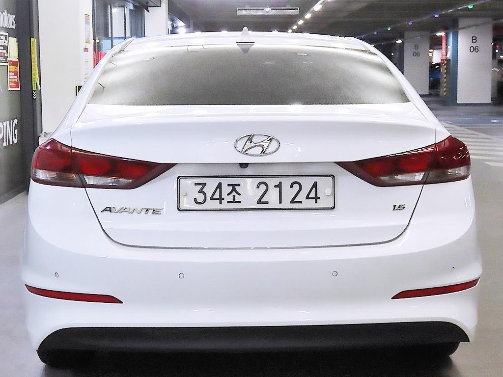 HYUNDAI Avante - Vista 5