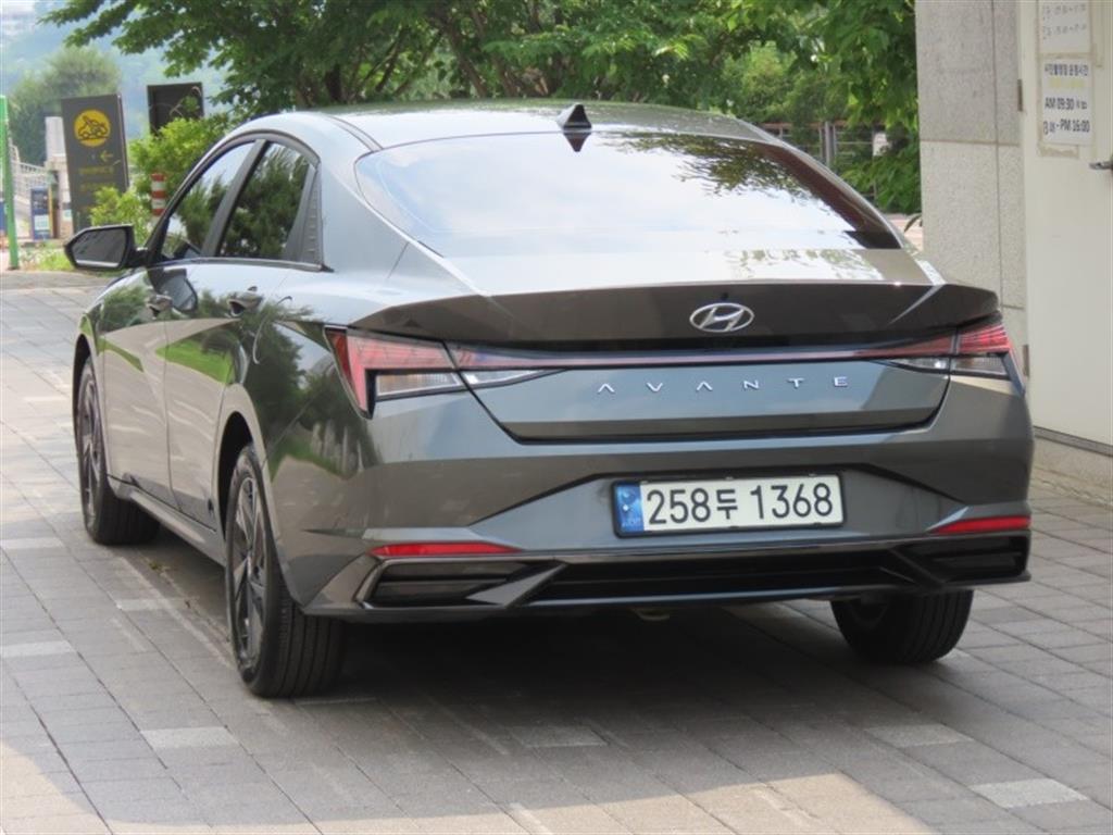 HYUNDAI Avante - Vista 7