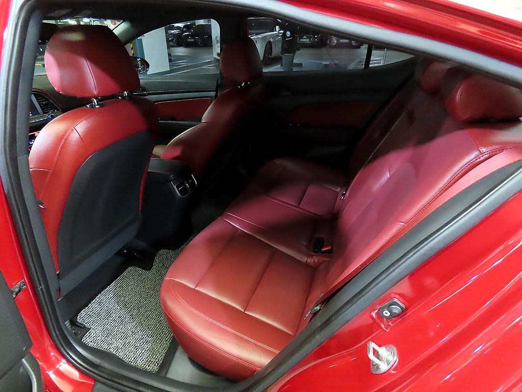 HYUNDAI Avante - Vista 7