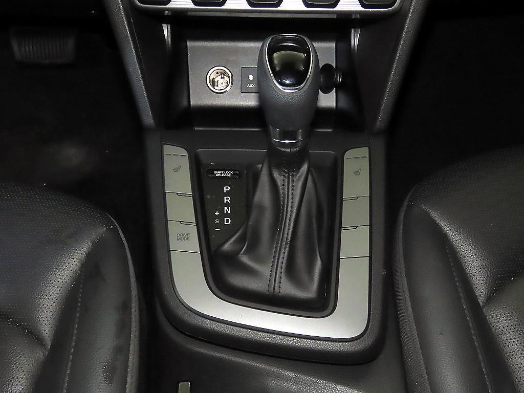 HYUNDAI Avante - Vista 12