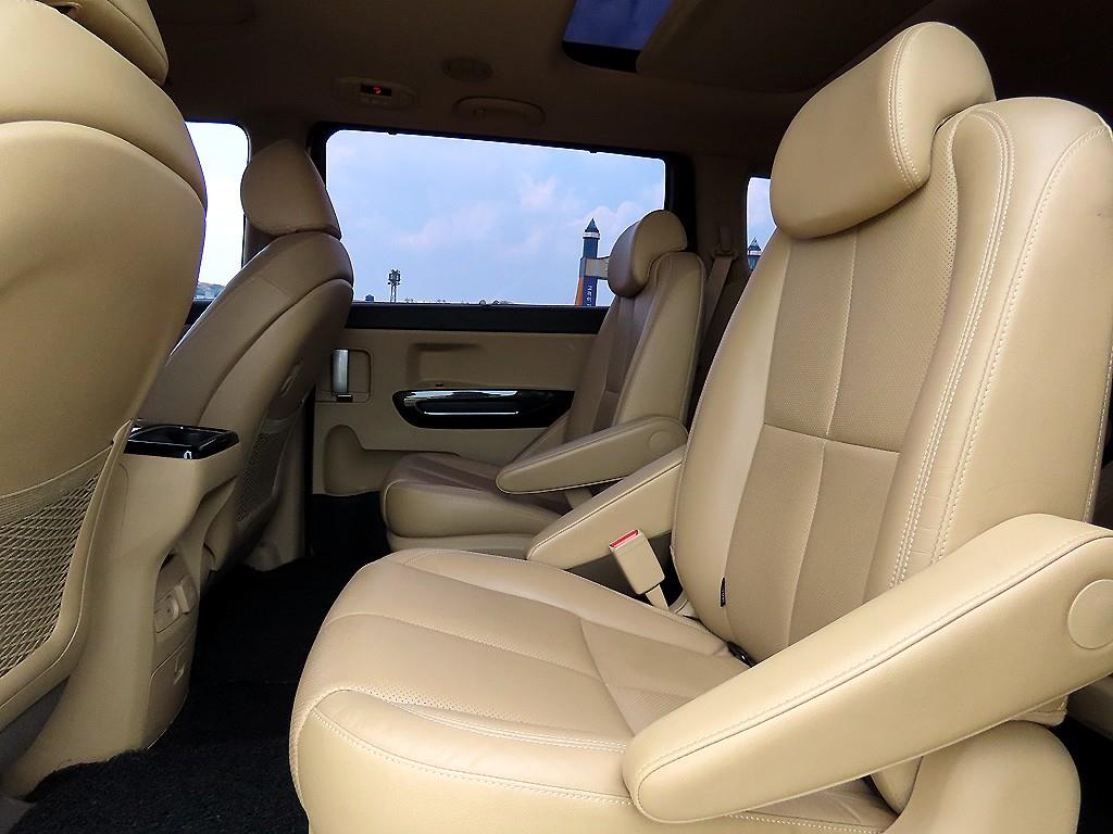 KIA Carnival - Vista 6