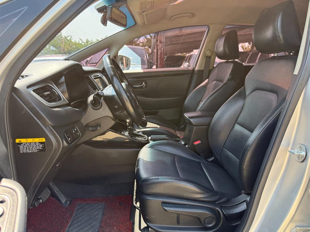 KIA Carens - Vista 7