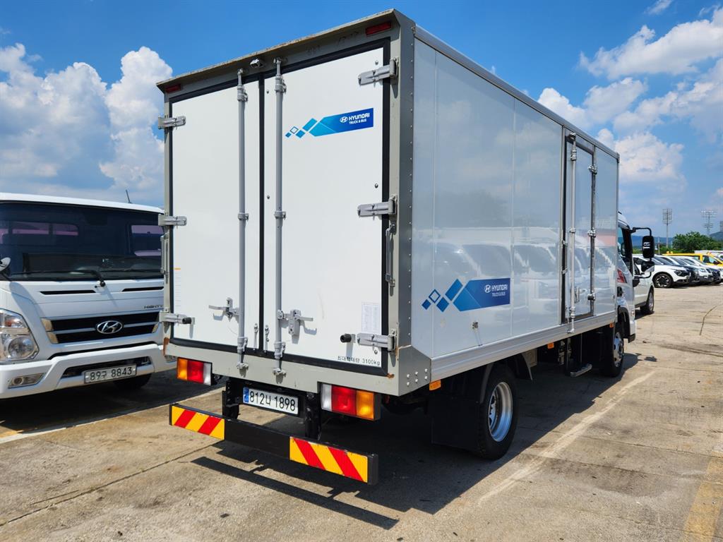 medium and large cargo truck - Vista 6
