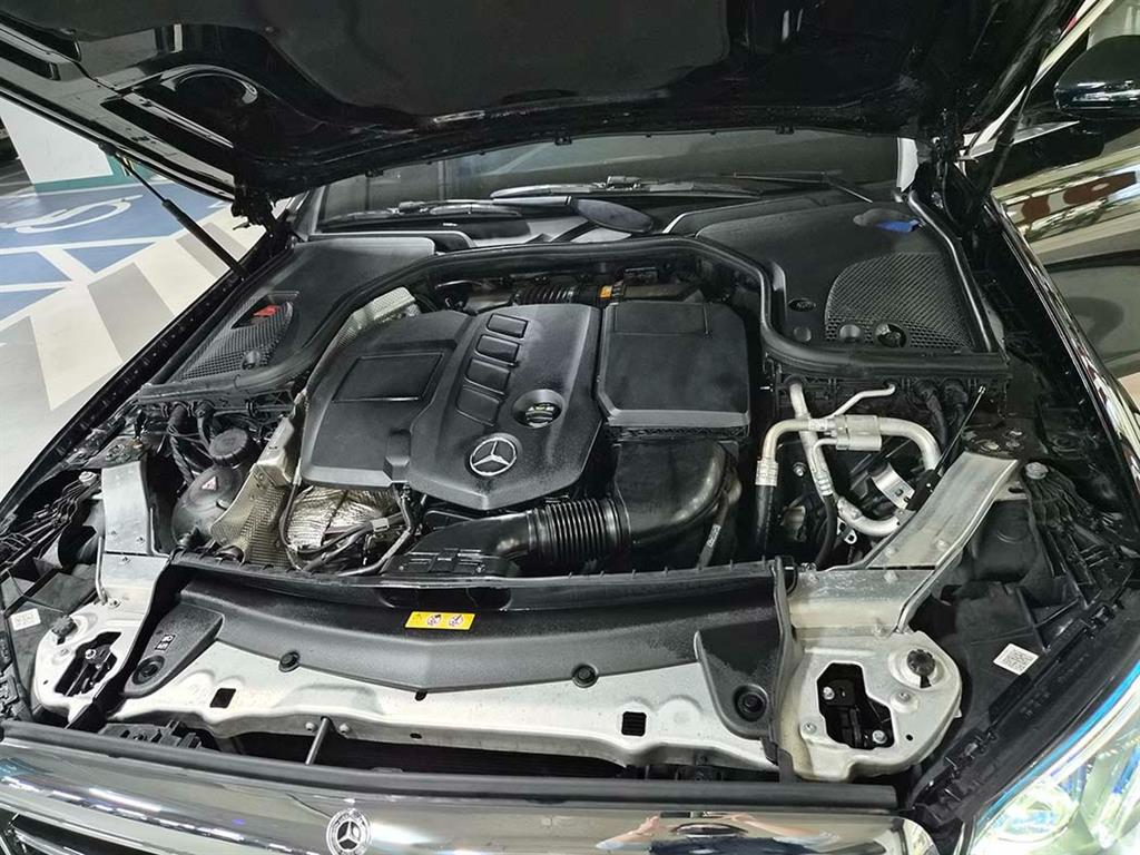 Mercedes Benz E class 2018 Negro - Importación desde Corea - HF Imports Iquique - Foto 19