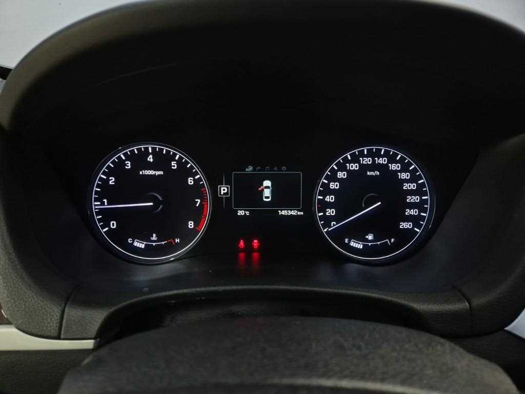 HYUNDAI Genesis - Vista 6