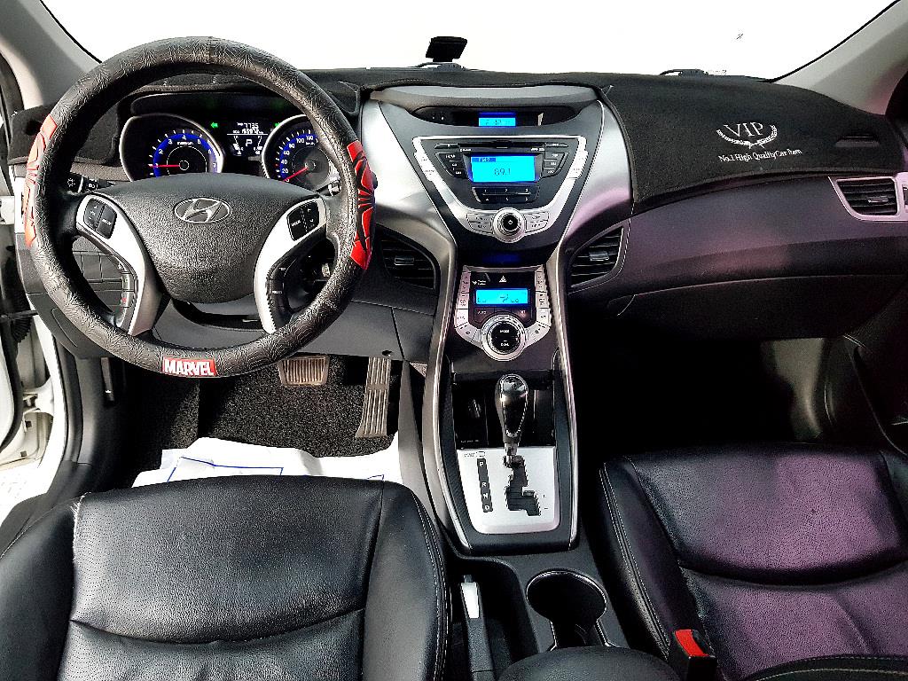 HYUNDAI Avante - Vista 5