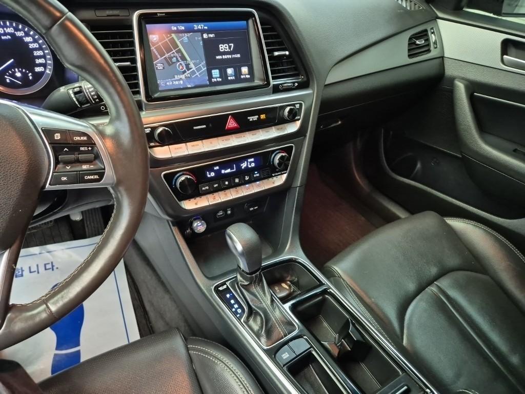 HYUNDAI Sonata - Vista 12