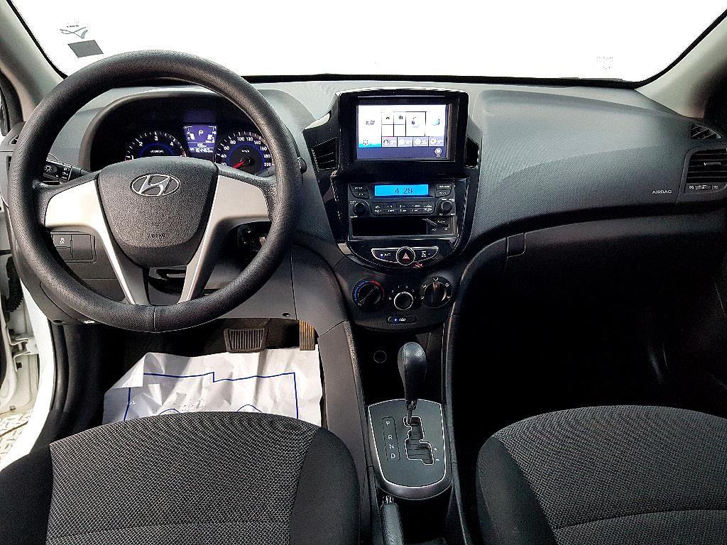 HYUNDAI Accent - Vista 5