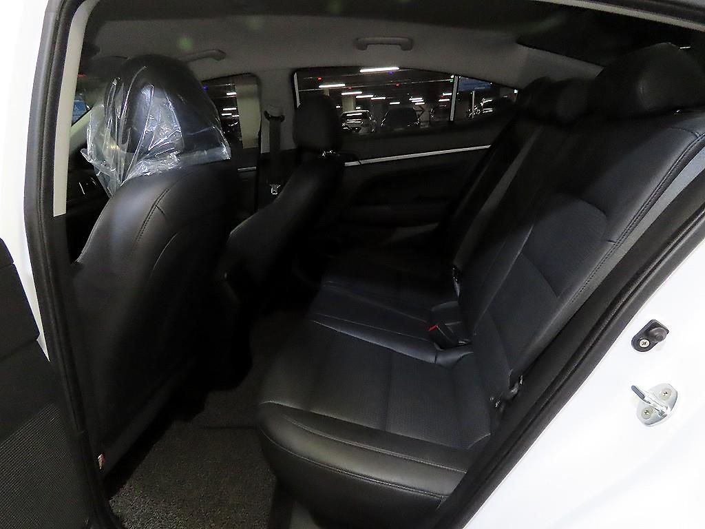 HYUNDAI Avante - Vista 7
