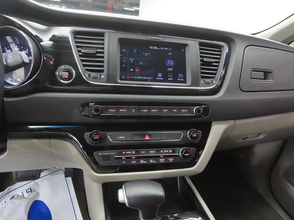 KIA Carnival - Vista 10