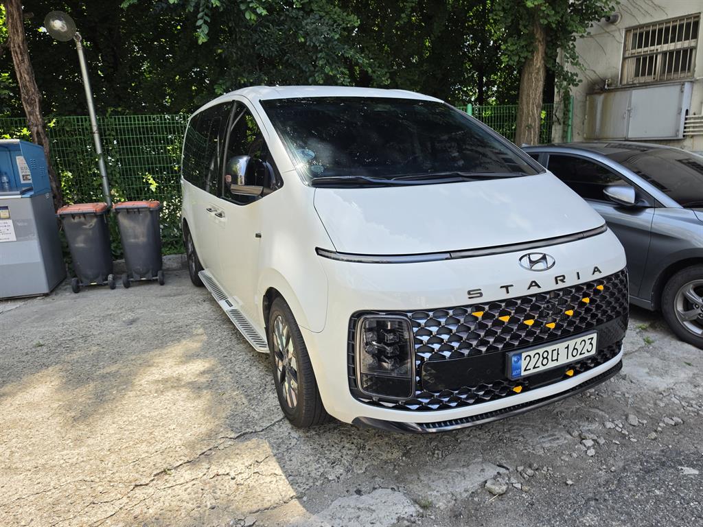 HYUNDAI Staria - Vista 2