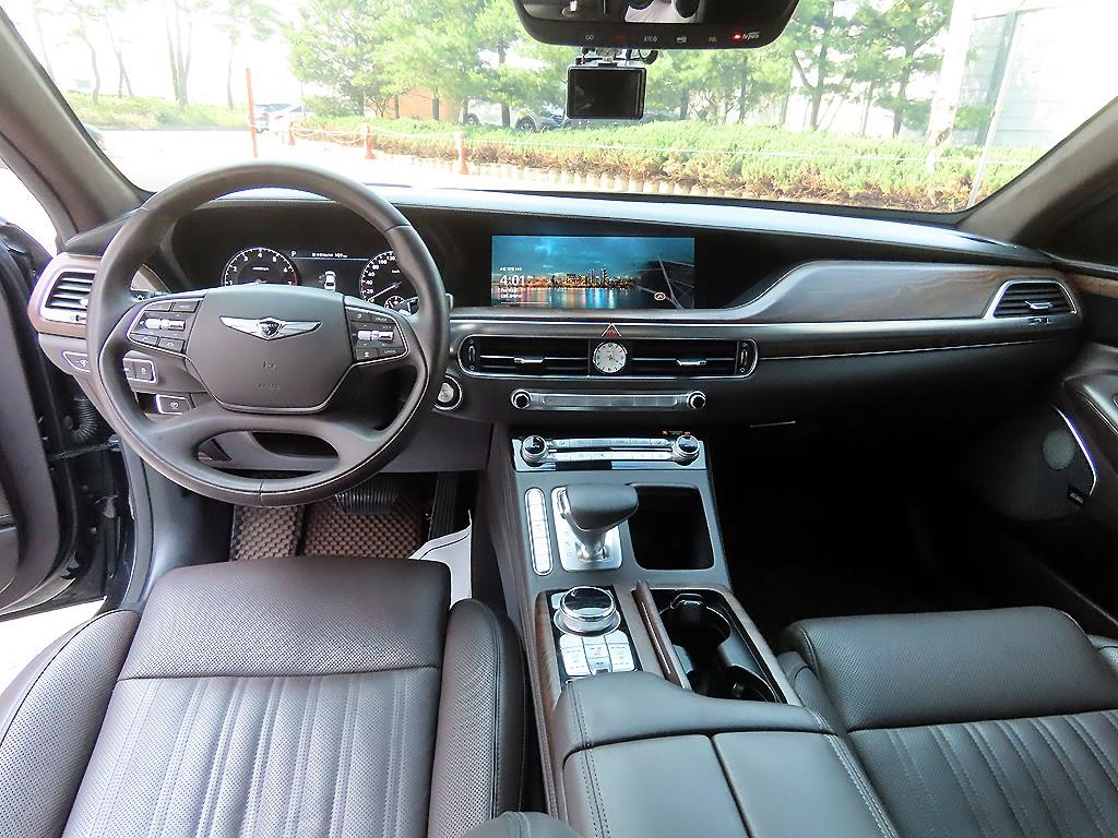 Genesis G90 - Vista 7