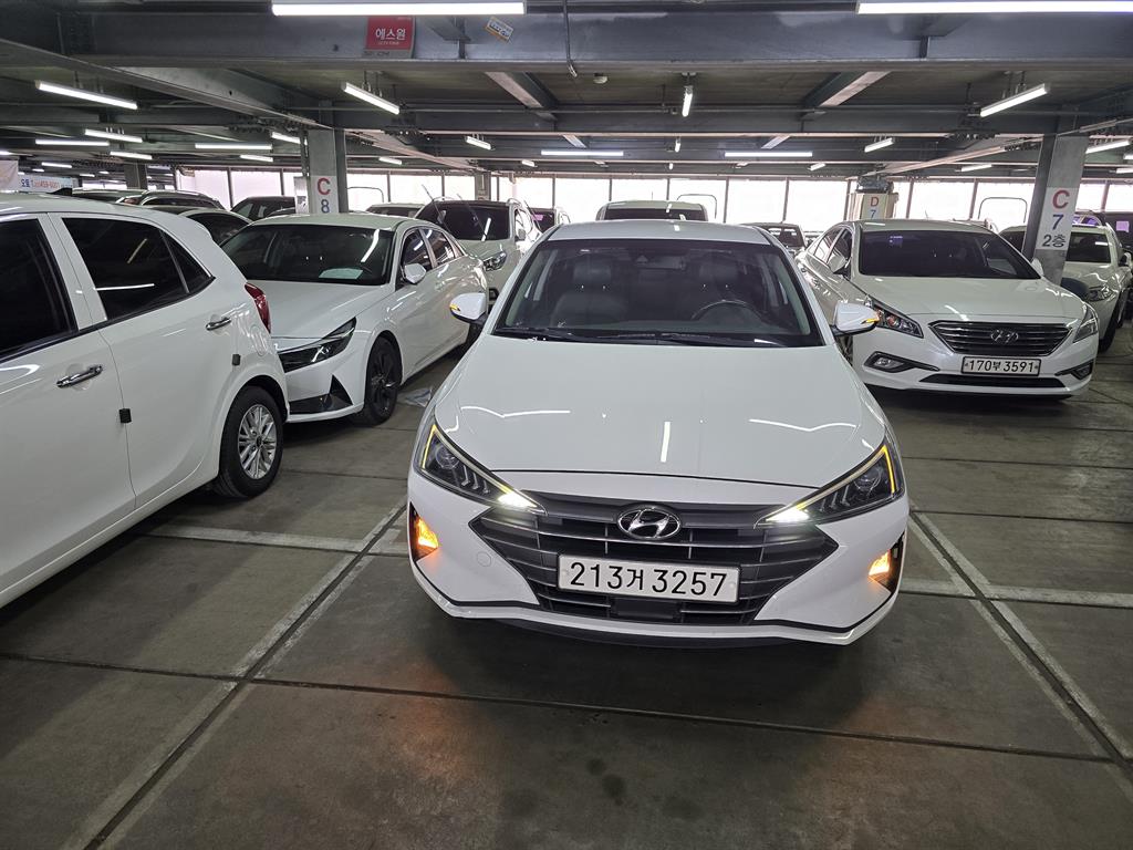 HYUNDAI Avante - Vista 6