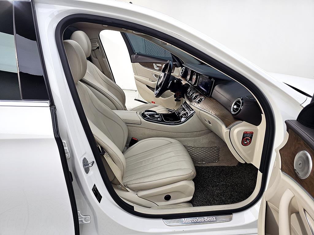 Mercedes Benz E class - Vista 11