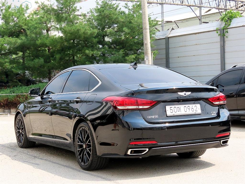 HYUNDAI Genesis - Vista 3