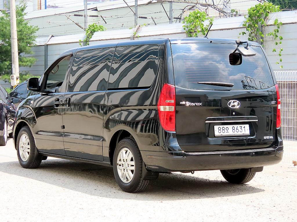 HYUNDAI Starex - Vista 3